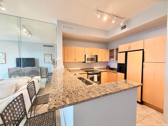 804 E Windward Way Ph15, Lantana, FL 33462