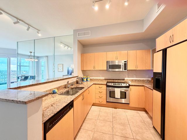 804 E Windward Way Ph15, Lantana, FL 33462
