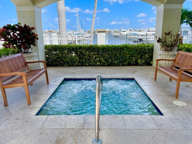 804 E Windward Way Ph15, Lantana, FL 33462
