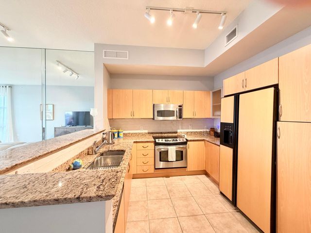 804 E Windward Way Ph15, Lantana, FL 33462