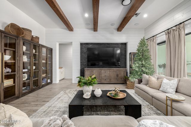 6624 S LAS SETAS Street, Gilbert, AZ 85298