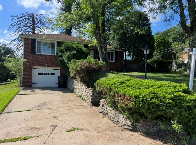 4721 Tomer Dr, Murrysville, PA 15668