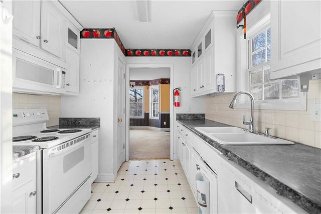 28 Greatwood Drive, White, GA 30184