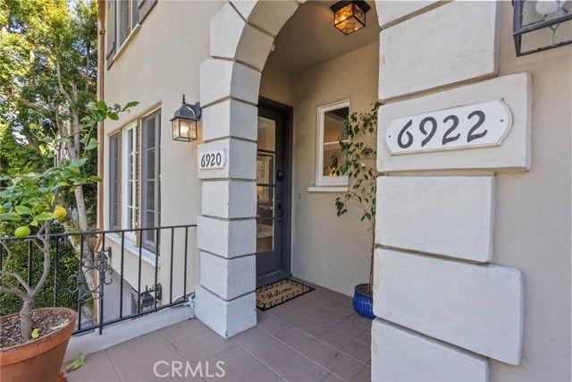 6920 Camrose Drive, Los Angeles, CA 90068