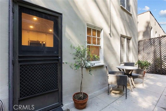 6920 Camrose Drive, Los Angeles, CA 90068