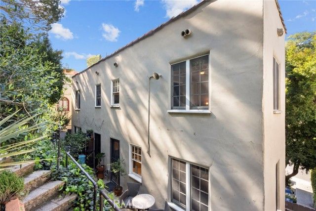 6920 Camrose Drive, Los Angeles, CA 90068