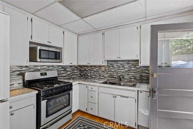 6920 Camrose Drive, Los Angeles, CA 90068