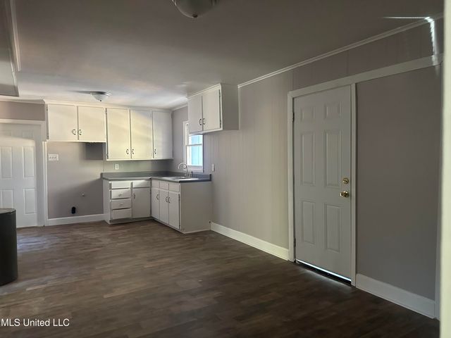 2725 Charleston Drive, Jackson, MS 39212