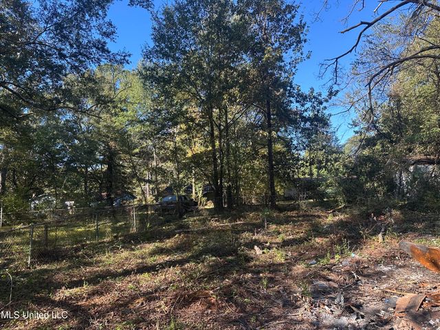 2725 Charleston Drive, Jackson, MS 39212