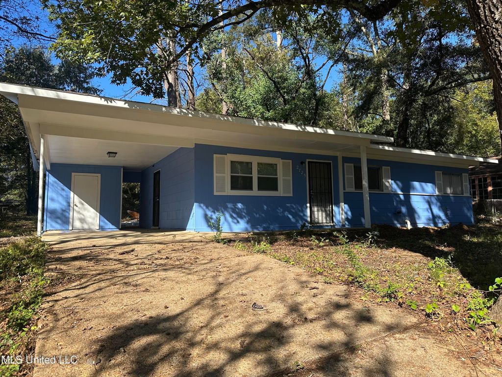 2725 Charleston Drive, Jackson, MS 39212