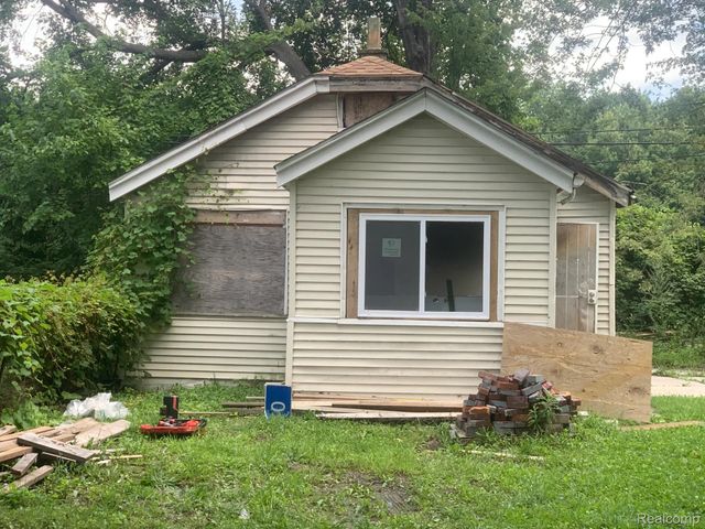 5800 Radnor Street, Detroit, MI 48224