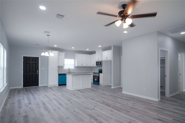 816 West Chase Street, Navasota, TX 77868