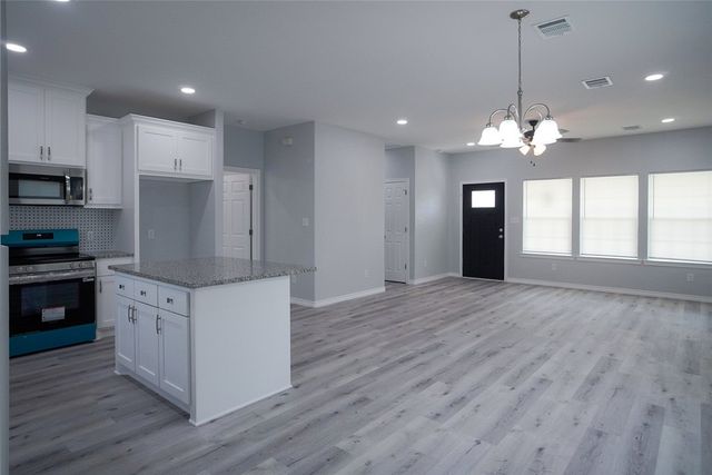816 West Chase Street, Navasota, TX 77868