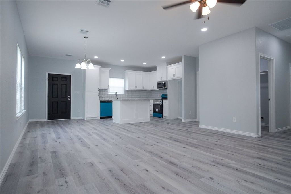816 West Chase Street, Navasota, TX 77868 — photo 5