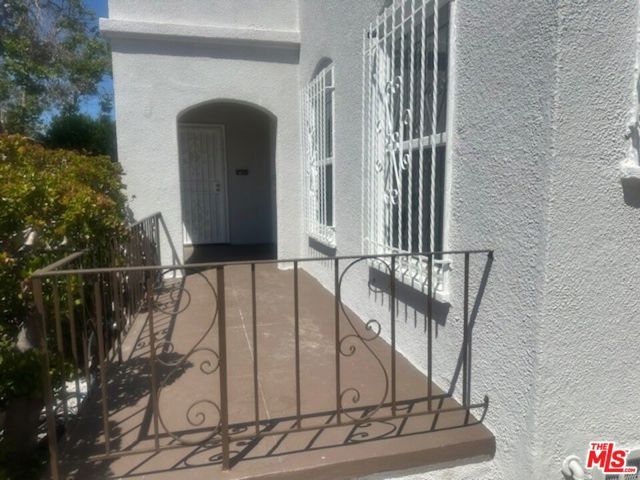 5850 Arlington Avenue, Los Angeles, CA 90043