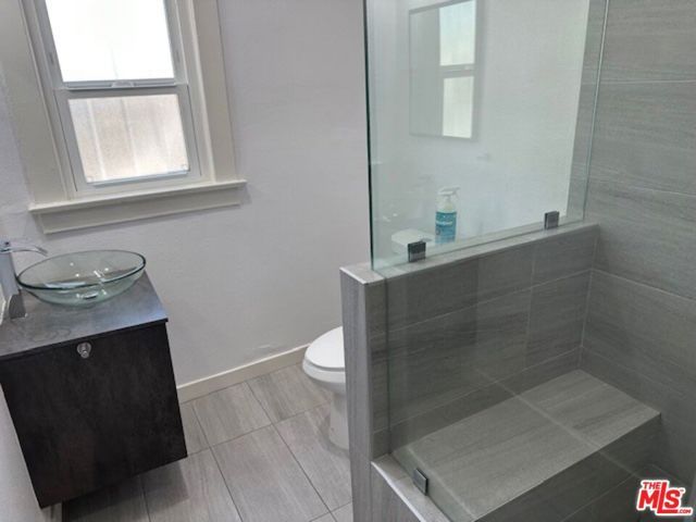 5850 Arlington Avenue, Los Angeles, CA 90043