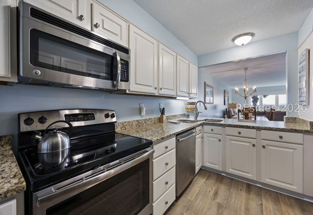 21 S Forest Beach Dr Apt 102, Hilton Head Island, SC 29928