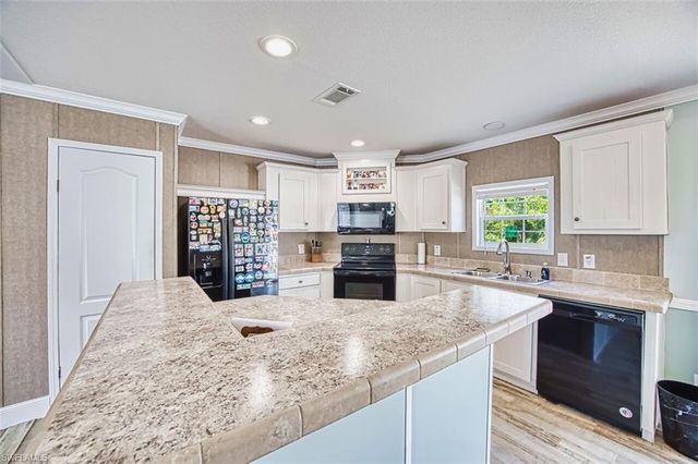 7638 Peyraud DR, North Fort Myers, FL 33917