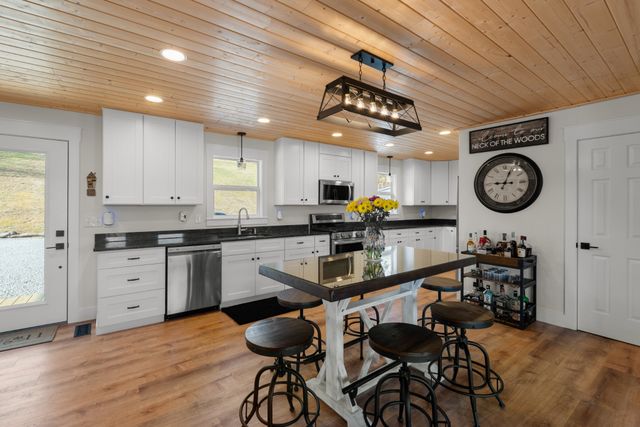 1447 W Beaverdam Rd, Centerville, TN 37033