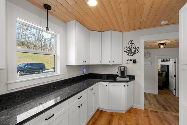 1447 W Beaverdam Rd, Centerville, TN 37033