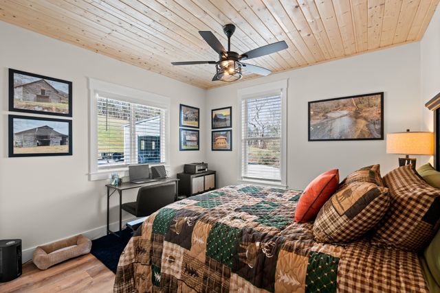 1447 W Beaverdam Rd, Centerville, TN 37033