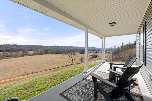 1447 W Beaverdam Rd, Centerville, TN 37033