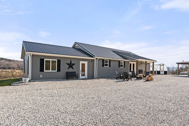 1447 W Beaverdam Rd, Centerville, TN 37033