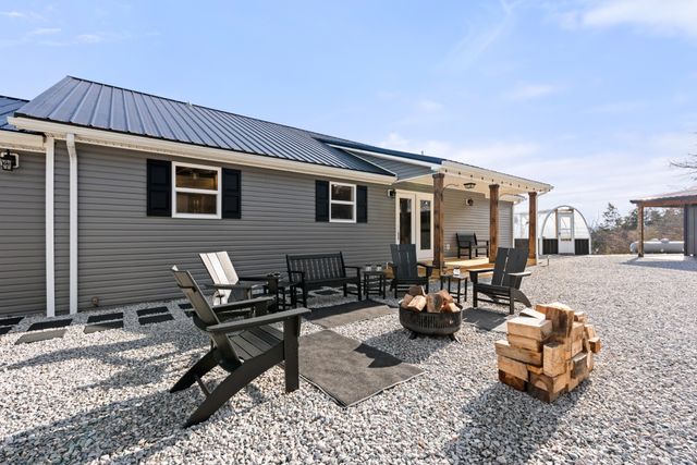 1447 W Beaverdam Rd, Centerville, TN 37033