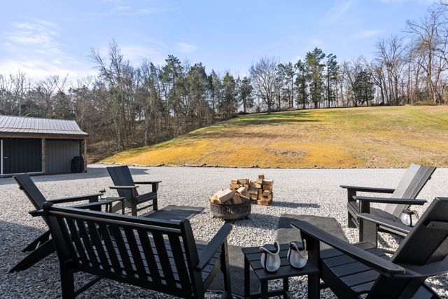 1447 W Beaverdam Rd, Centerville, TN 37033