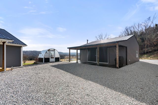 1447 W Beaverdam Rd, Centerville, TN 37033