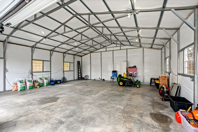 1447 W Beaverdam Rd, Centerville, TN 37033