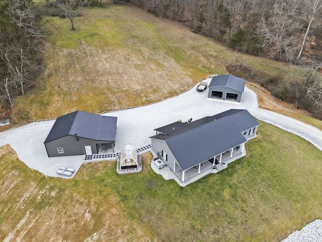 1447 W Beaverdam Rd, Centerville, TN 37033