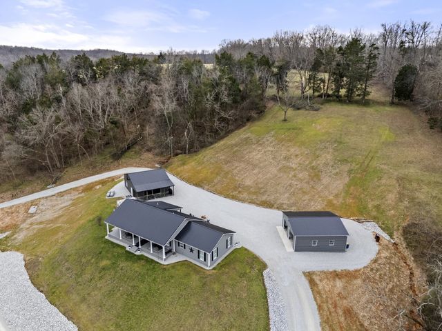1447 W Beaverdam Rd, Centerville, TN 37033