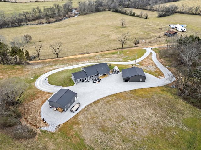 1447 W Beaverdam Rd, Centerville, TN 37033