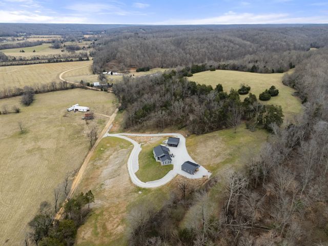 1447 W Beaverdam Rd, Centerville, TN 37033