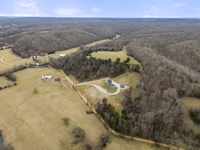 1447 W Beaverdam Rd, Centerville, TN 37033