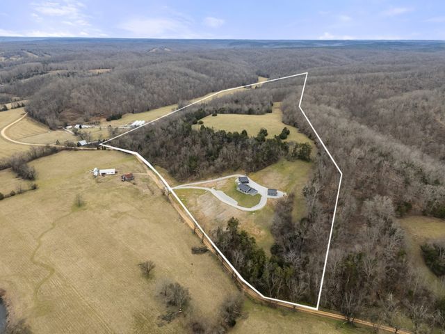 1447 W Beaverdam Rd, Centerville, TN 37033