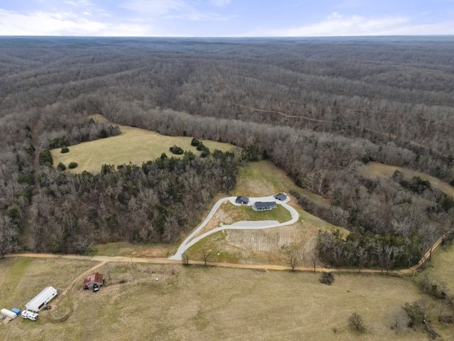 1447 W Beaverdam Rd, Centerville, TN 37033