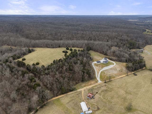 1447 W Beaverdam Rd, Centerville, TN 37033