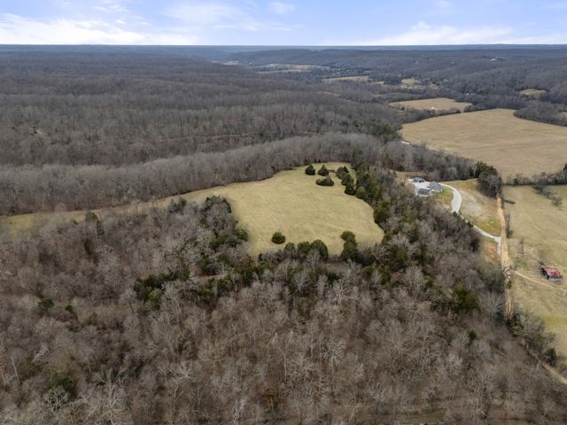 1447 W Beaverdam Rd, Centerville, TN 37033