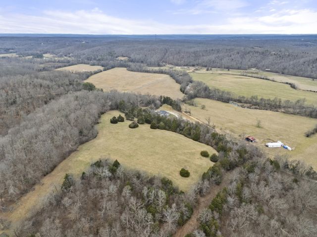 1447 W Beaverdam Rd, Centerville, TN 37033