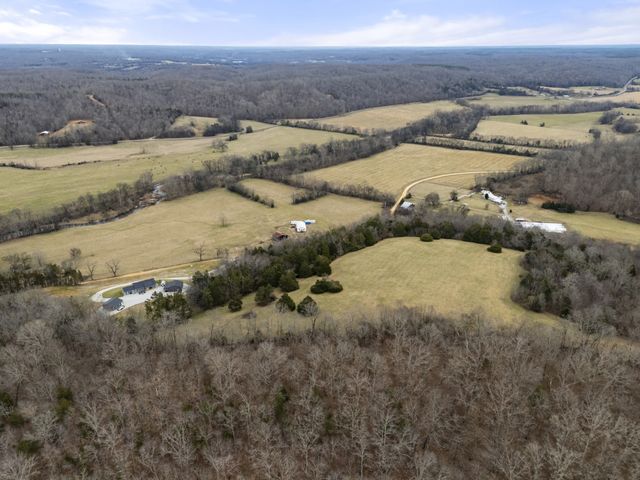 1447 W Beaverdam Rd, Centerville, TN 37033