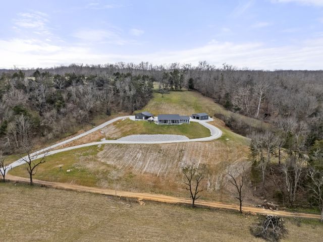 1447 W Beaverdam Rd, Centerville, TN 37033