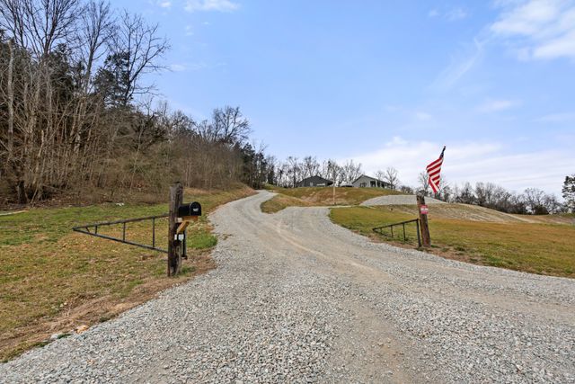 1447 W Beaverdam Rd, Centerville, TN 37033