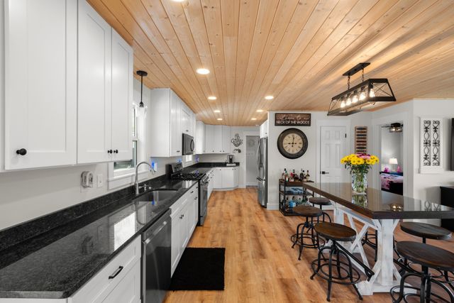 1447 W Beaverdam Rd, Centerville, TN 37033