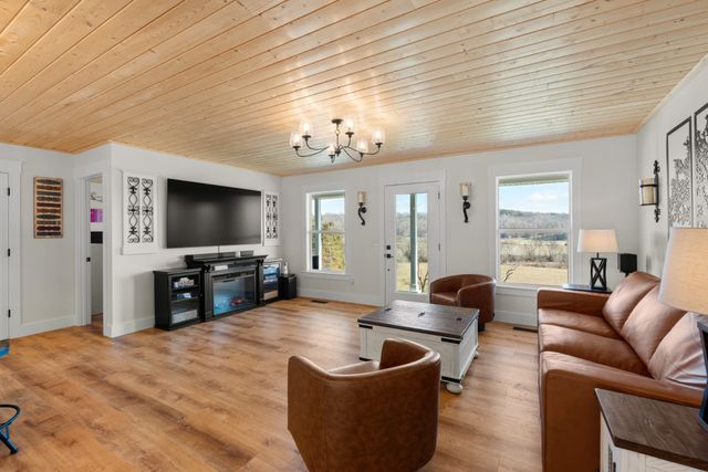 1447 W Beaverdam Rd, Centerville, TN 37033