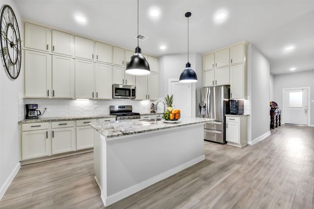 26268 Astral Way, La Marque, TX 77568