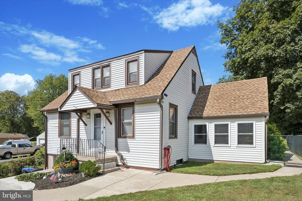 2648 OGDEN AVE, Upper Chichester, PA 19061