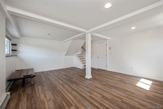 190 W Waukena Avenue, Oceanside, NY 11572