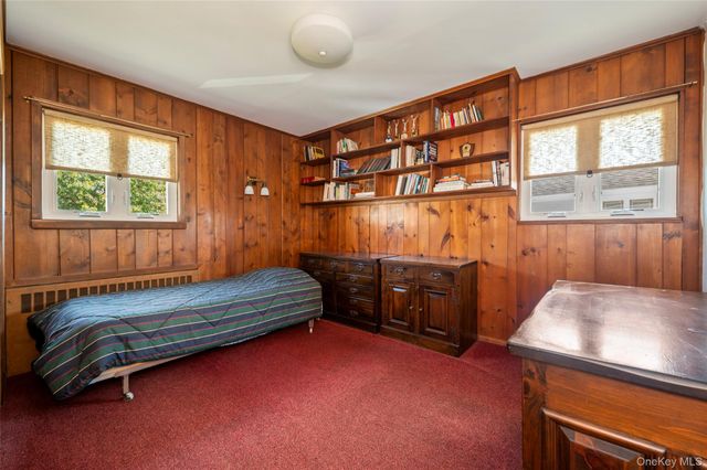 190 W Waukena Avenue, Oceanside, NY 11572